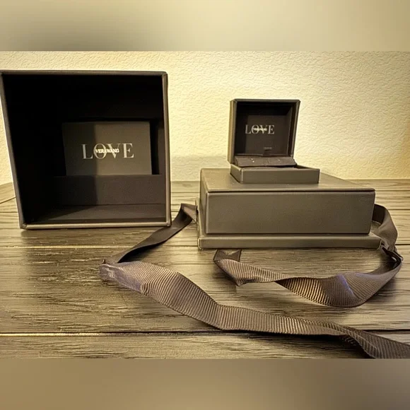 BNWT Vera Wang Love Gift Box - Picture 2 of 3